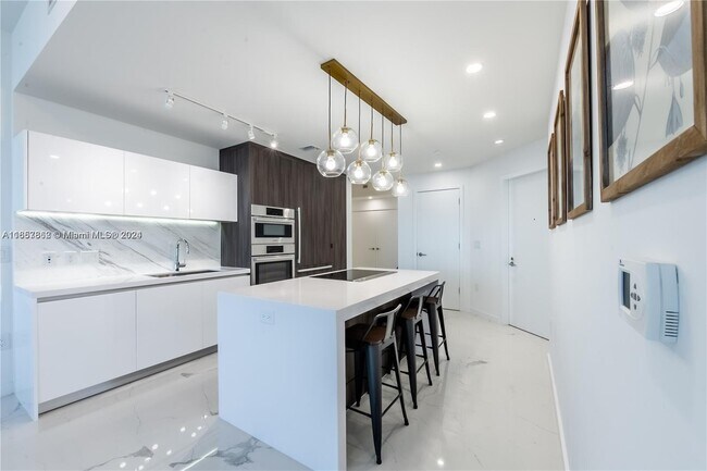 Photo - 851 NE 1st Ave Unidad 3308