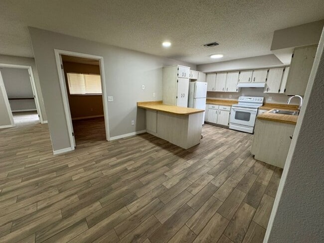 Photo - Spacious 3BR/2BA Duplex – Fresh Remodel, P...