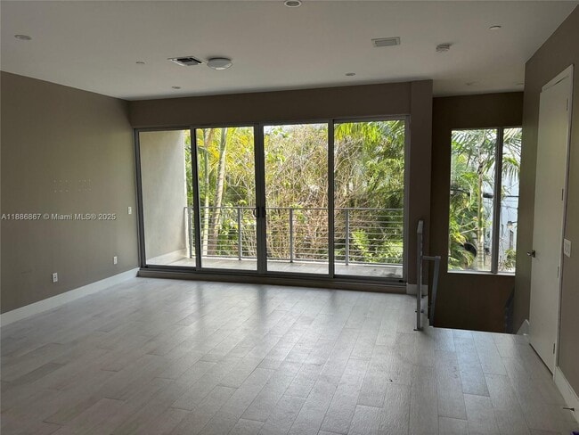 Photo - 630 NE 12th Ave