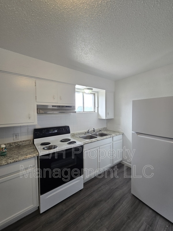 Photo - 1924 S Broadway Unit Apt 31