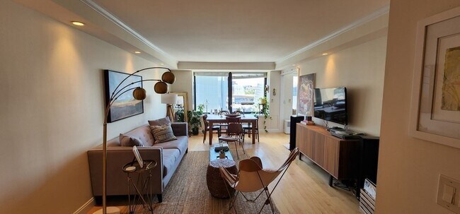Building Photo - 85 E India Row Unit 2A Rental