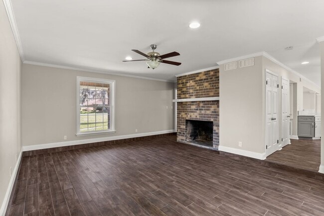 Photo - 421 Willowdale Blvd