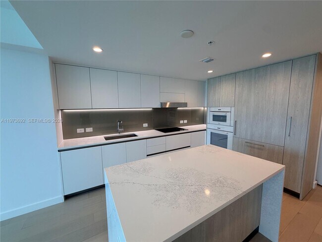 Photo - 9221 E Bay Harbor Dr Unit 307