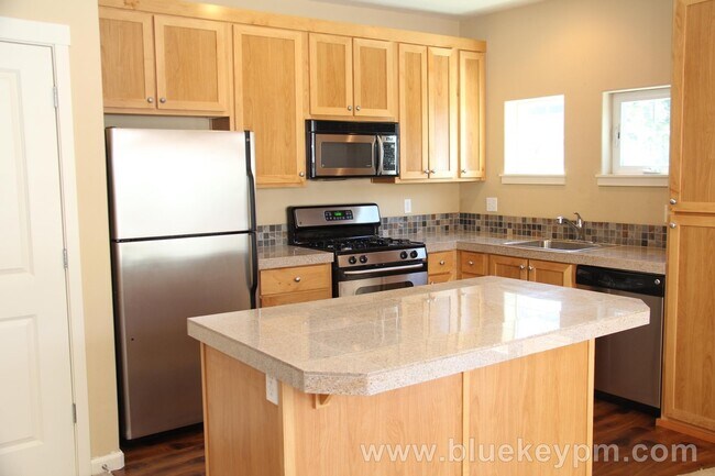 Photo - 2 Bed, 2.5 Bath Townhome at Woodhaven Crossing in Sherwood