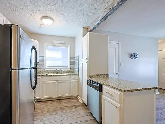 Photo - 718 Juniper Dr Unidad B