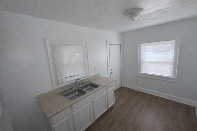 Photo - 611-613 N Colorado Ave