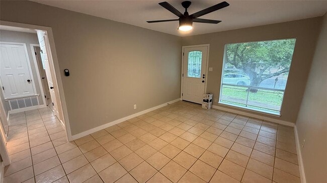 Photo - 106 E Longspur Blvd
