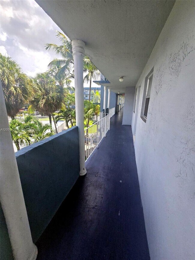 1655 W 44th Pl Unit 304