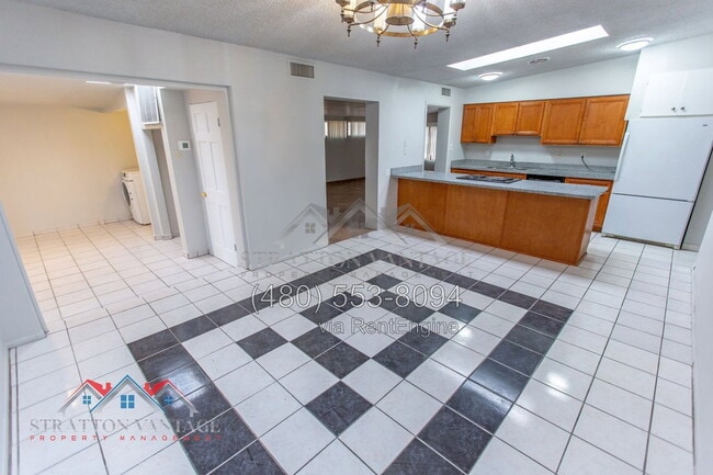 Building Photo - 1168 E Alameda Dr