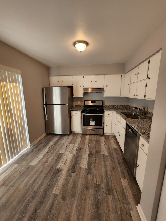 Photo - 2031 Kings Xing SW