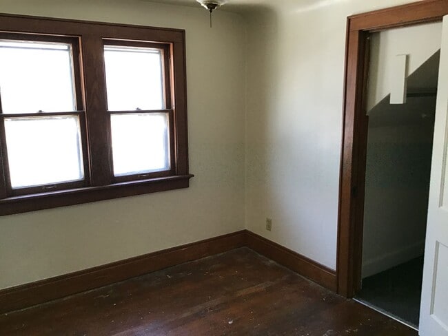 Building Photo - 2737 N 55th St Unit Upper