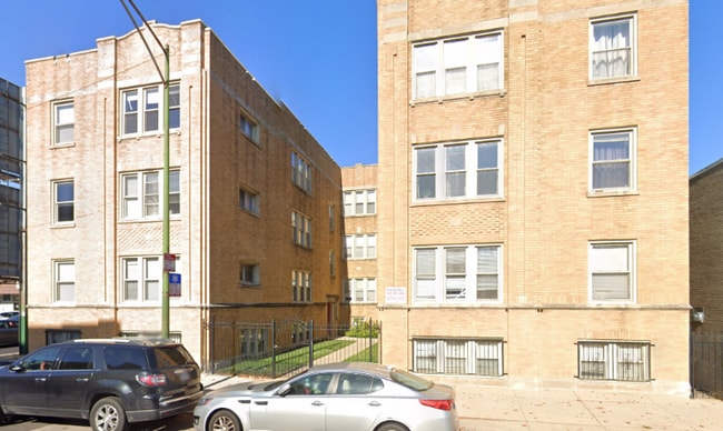 Building Photo - 3438 W Foster Ave Rental