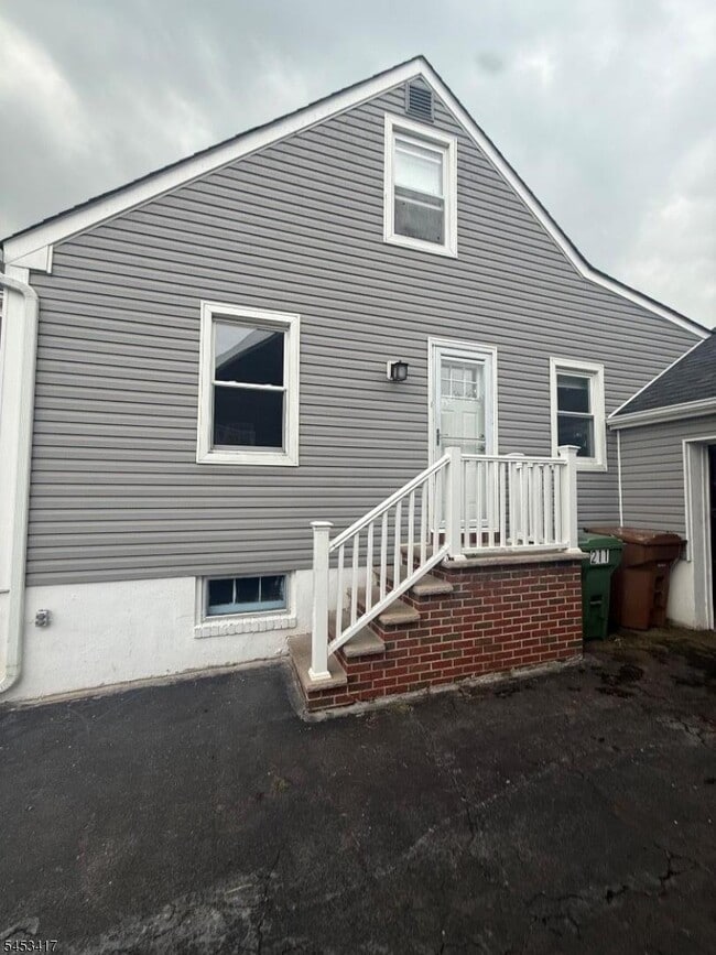 Photo - 211 Bradford Ave