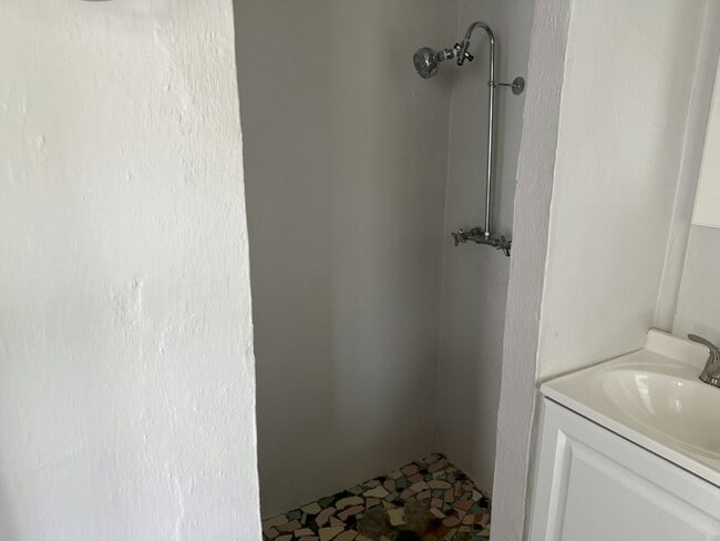 Photo - 14035 W River Rd