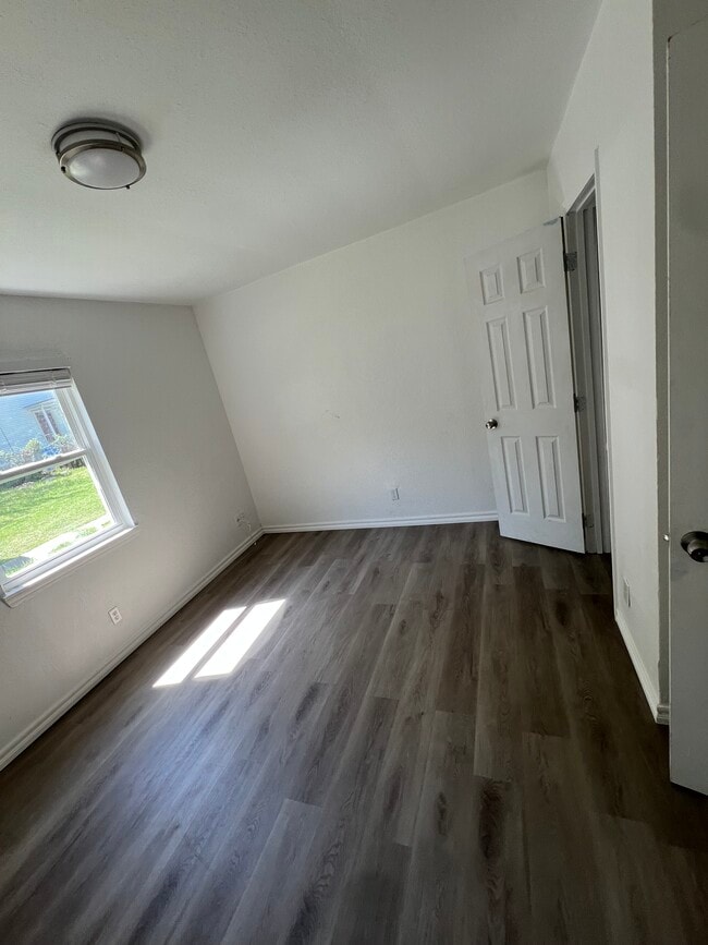 Photo - 718 N 18th St Apartments Unit 3