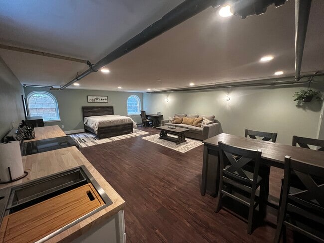 Building Photo - 1820 Albany Ave Unit In-Law Rental