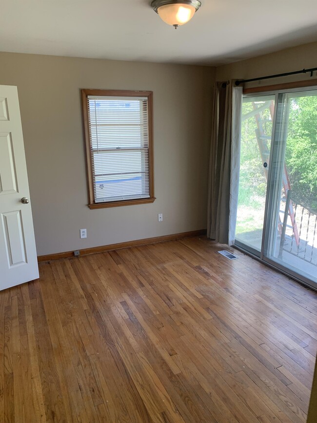 Photo - 3030 Ernst St