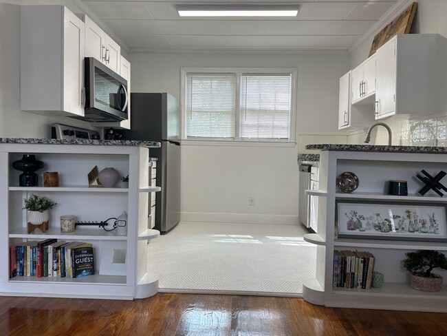 Building Photo - $999 - Charming Furnished Single-Family Un... Rental