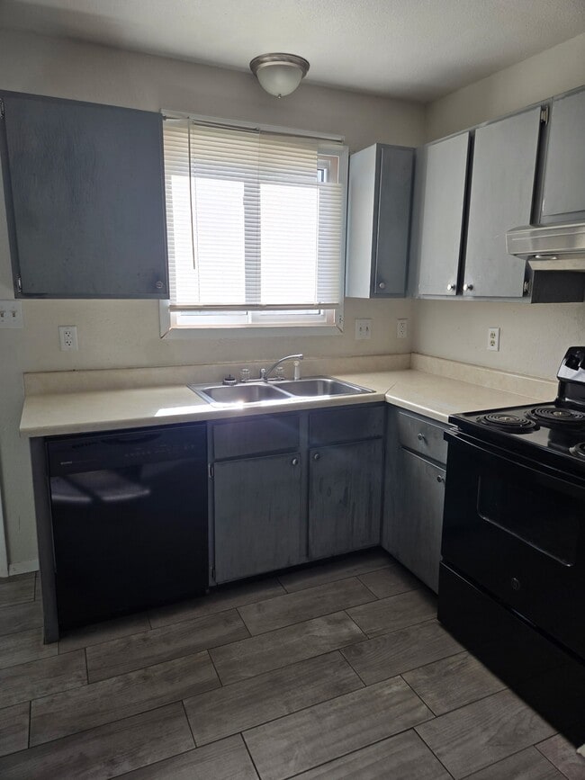 Photo - 261 N Lincoln St