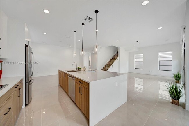 Building Photo - 1454 NW 23rd Ave Rental