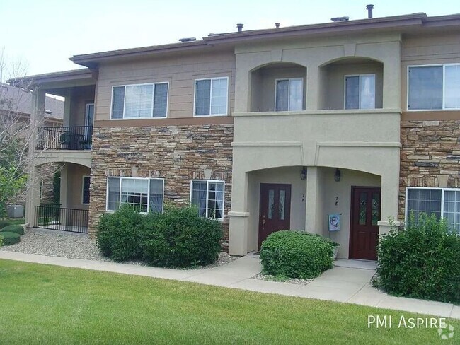 Building Photo - Beautiful 2-Bed/2-Bath Townhome in Longmont!