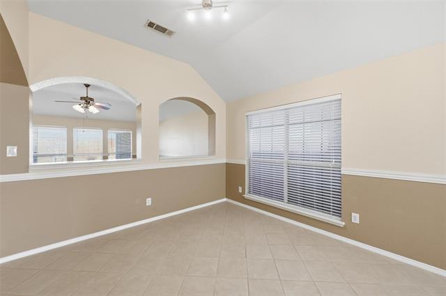 Photo - 421 Kingfisher Ln