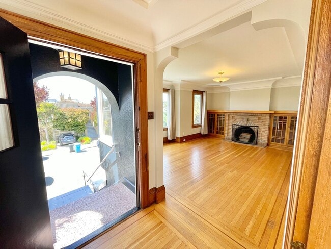 Photo - Westwood Park - Stunning 3BR+ / 2 BA Home w/Fabulous Back Yard! - PROGRESSIVE