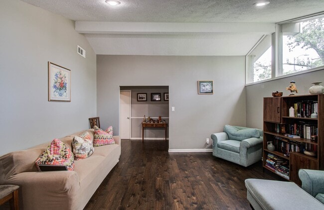 Photo - 9818 Emnora Ln