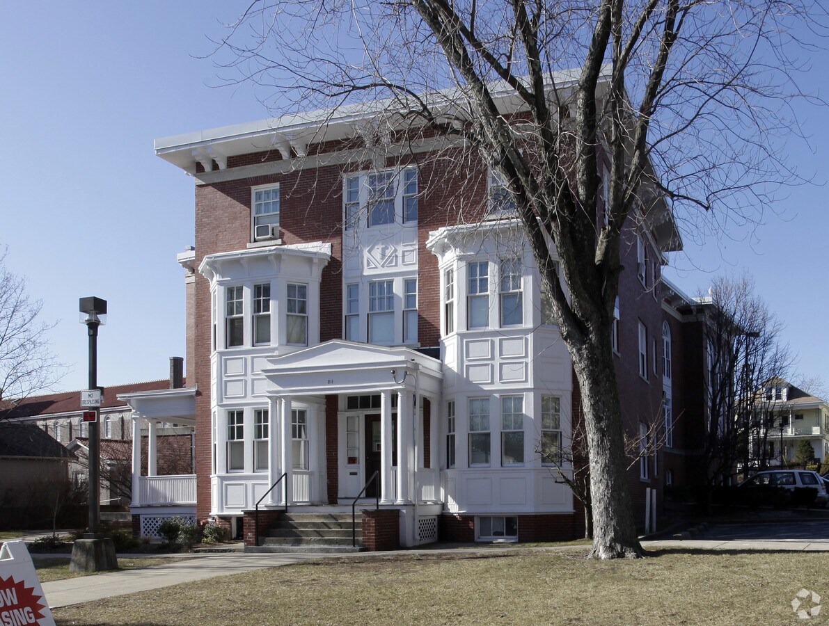 Photo - Carleton Court Apartments