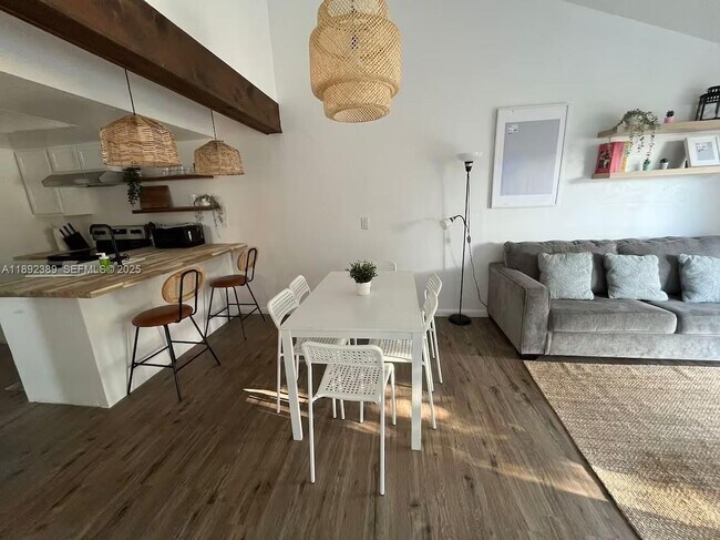 Photo - 4600 SW 9th Ave Unit A