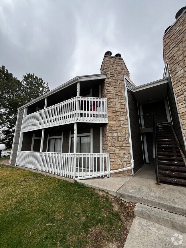 Building Photo - Large 3-bedroom 2 Bathroom in Robinwood! Unit 202 Rental