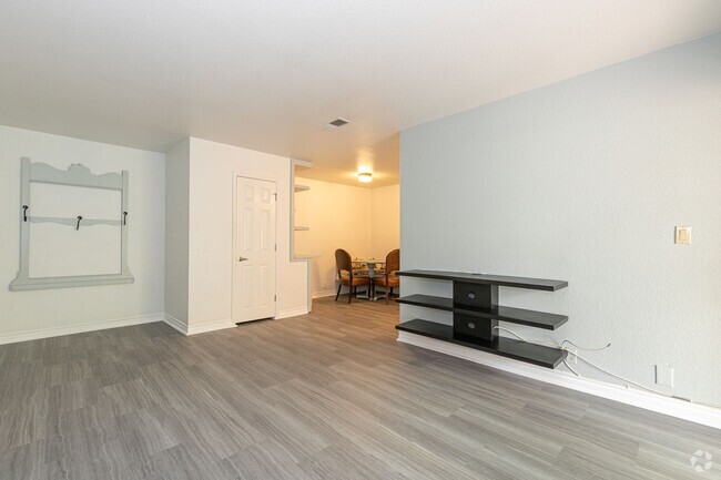 Building Photo - BEAUTIFUL SINGLE BED & BATH APARTMENT LOCA...