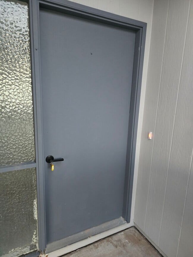 Photo - 9240 E Holmes St