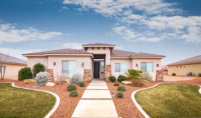 Building Photo - Red Mountain Jewel!  WITH SOLAR PANELS!!