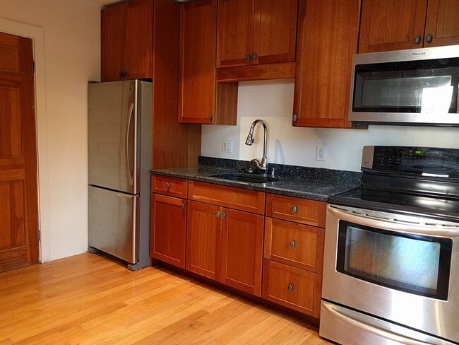 Building Photo - 4 Bedford St Unit R1