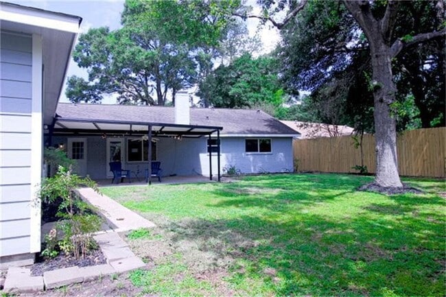 Building Photo - 7206 Bayou Woods Dr Rental