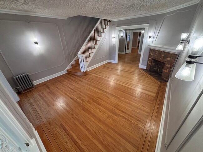 Photo - 5650 Woodcrest Ave