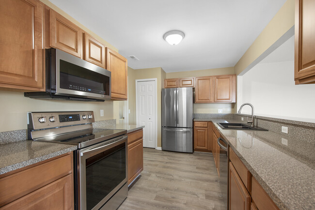 Updated kitchen 2022 - 1845 Flagstone Cir Condominio