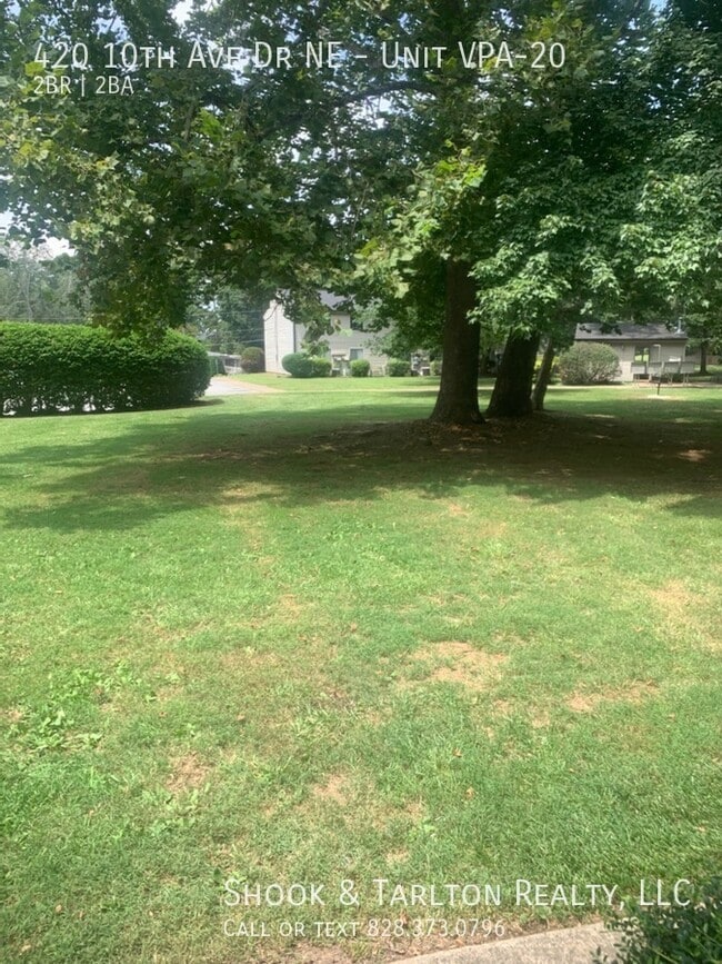 Building Photo - 420 10th Ave Dr NE Unit VPA-20