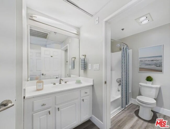 Photo - 627 N Rossmore Ave