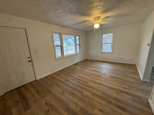 Photo - 1320 N Jay St