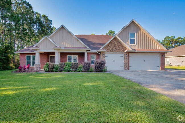 Building Photo - Stunning Craftsman Home by the Golf Course