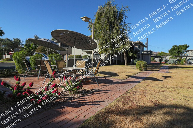 Building Photo - 4132 E Calle Redonda Rental