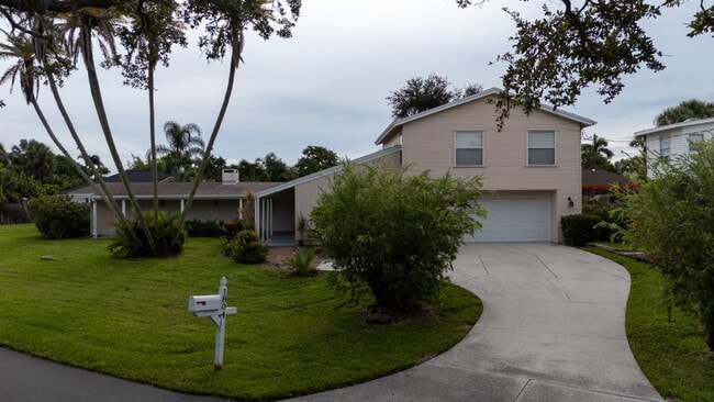 Photo - Spacious 5-Bed, 4-Bath Sarasota Home with ...