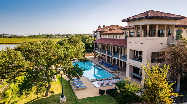 Clubhouse - Muir Lake Apartments