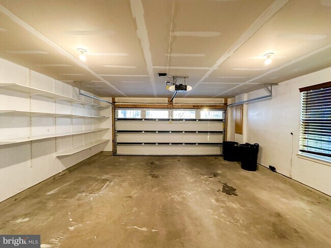 Photo - 601 Colindale St