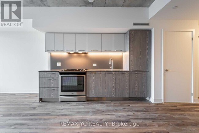 Photo - 30 Baseball Pl Unité 923