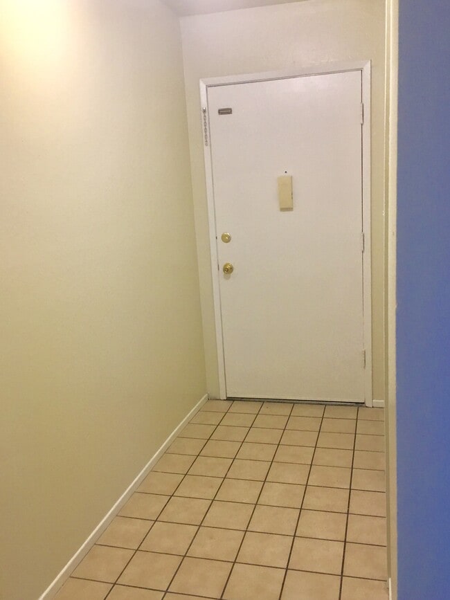 Tile flooring at the Entrance - 34770 Perry Rd Unit 3