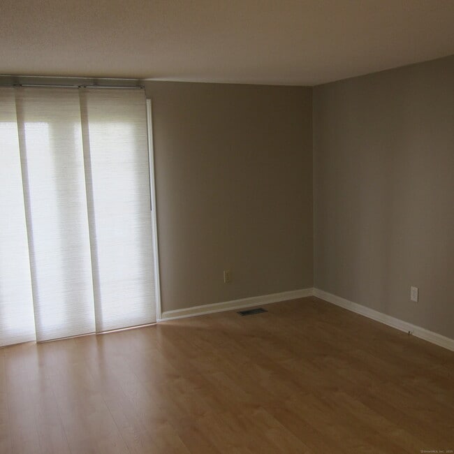 Photo - 5 W Meadow Ln Unit 4