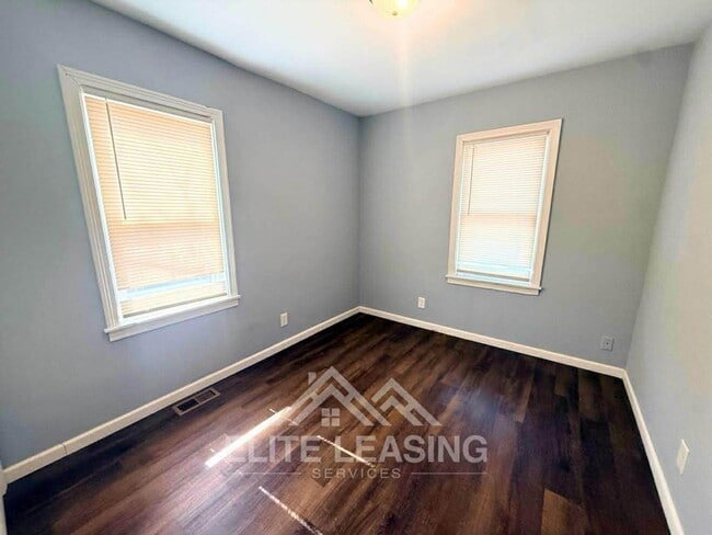 Photo - 2 Bedroom Home with Fenced Yard